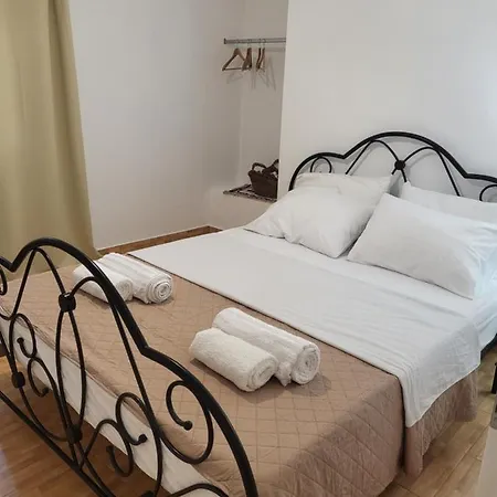 Houlia με δωρεάν χώρο στάθμευσης