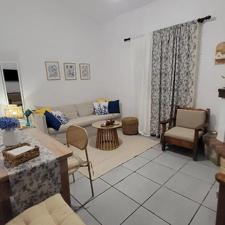 Houlia με δωρεάν χώρο στάθμευσης